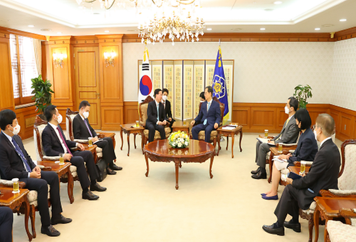 PM meets Vo Van Thuong, Secretariat of the Central Committee of the Communist Party of Vietnam