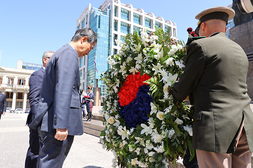 PM pays tribute flowers statue of Uruguayan national hero Jose Gervasio Artigas