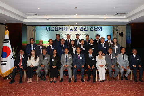 PM meets Korean residents in Argentina