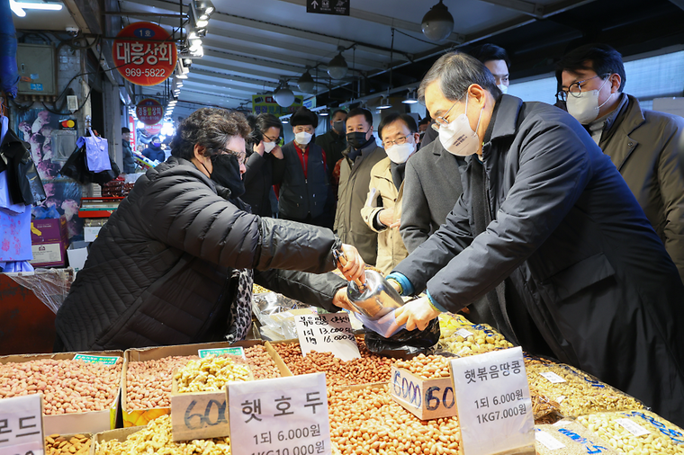 설 명절 맞이 시장 방문