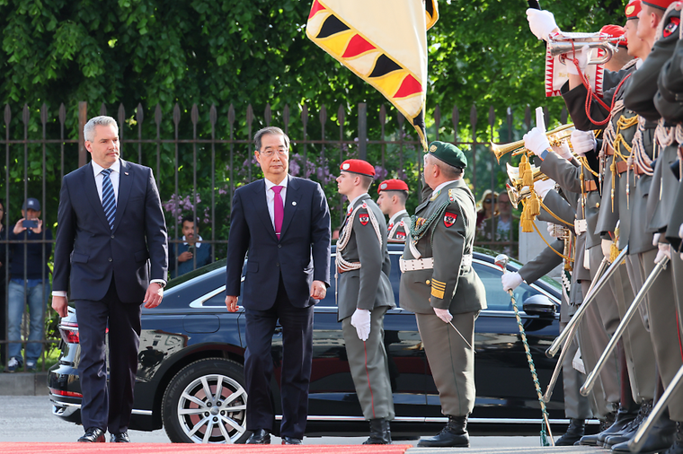 Welcome ceremony in Vienna