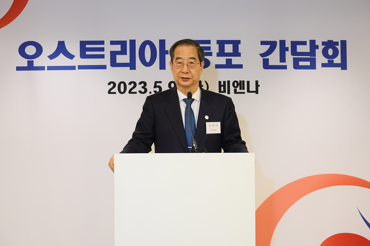 PM meets Korean residents in Austria