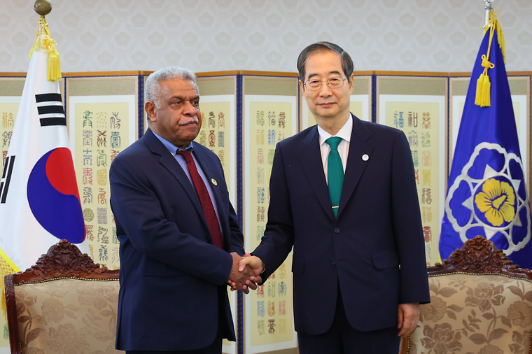 PM meets President of New Caledonia Louis Mapou