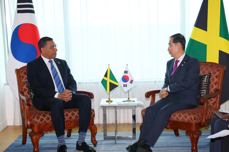 PM meets Prime Minister of Jamaica Andrew Holness