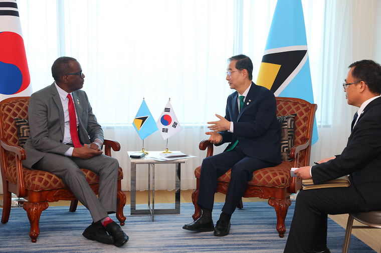 PM meets Prime Minister of Saint Lucia, Phillip Joseph Pierre