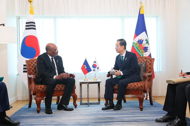 PM meets Prime Minister of Haiti Ariel Henry