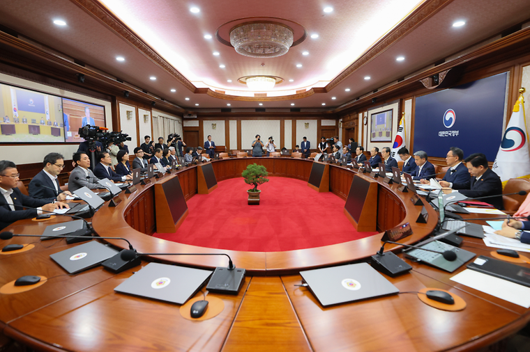 The 33nd Cabinet meeting