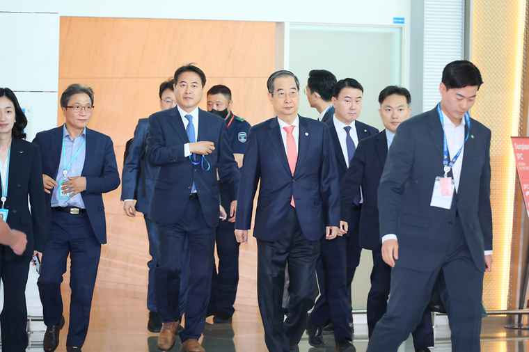 PM departs for the Korean-Polish Forum