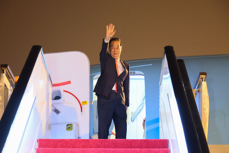 PM Returns to Korea from Hangzhou in Chinese