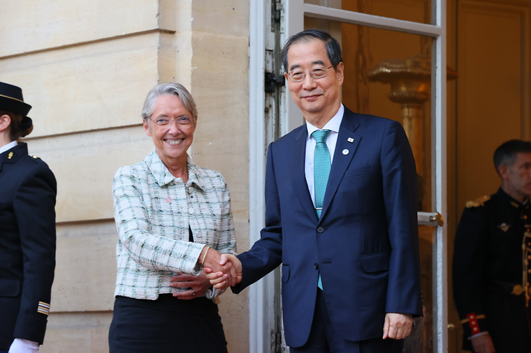 PM meets French counterpart, Elisabeth Borne