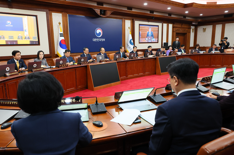 The 43rd Cabinet meeting