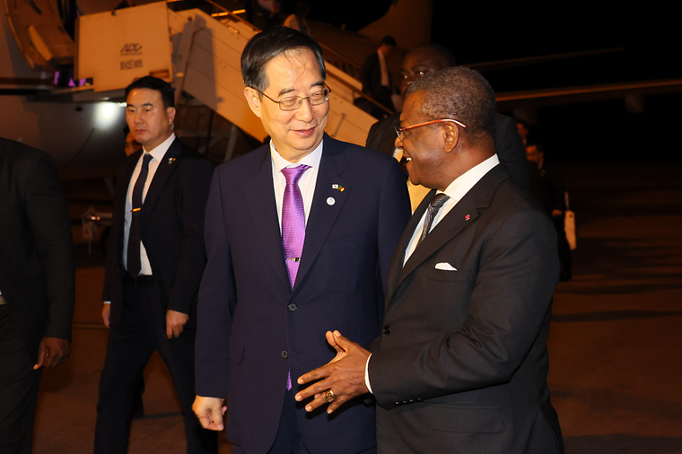 PM visits Yaounde, Cameroon