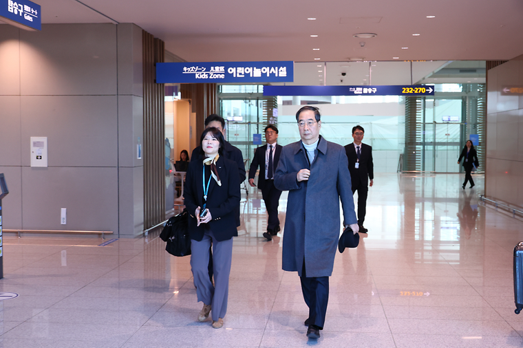 세계경제포럼(WEF·다보스포럼) 참석 출국