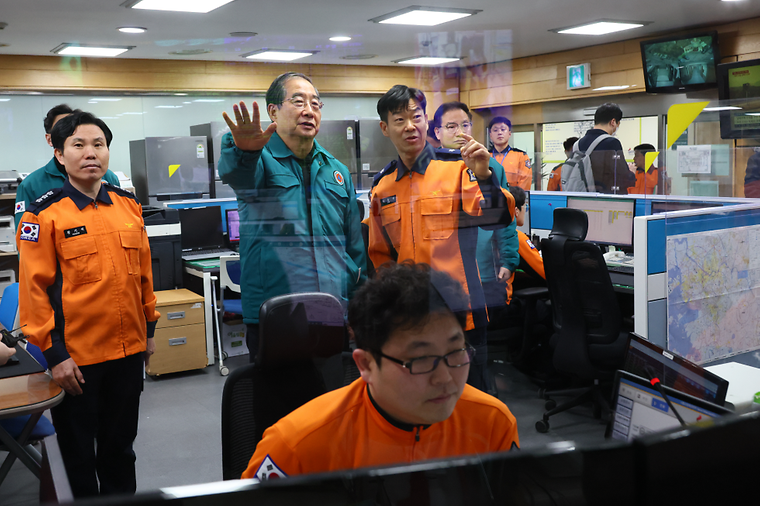 PM inspects emergency center ahead of Seol holiday