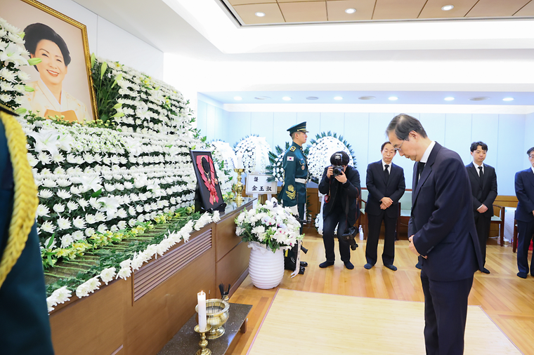 Funeral for ex-first lady Son Myung-soon