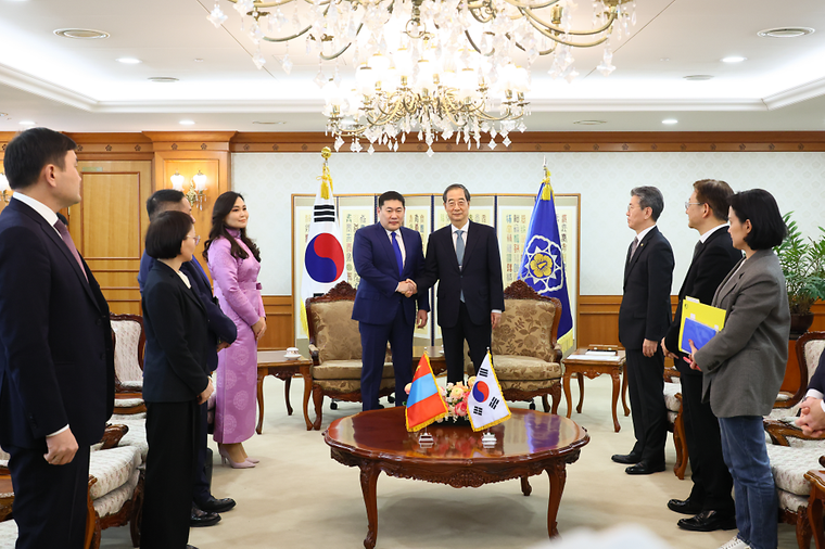 PM meets Mongolia PM Luvsannamsrai Oyun-Erdene