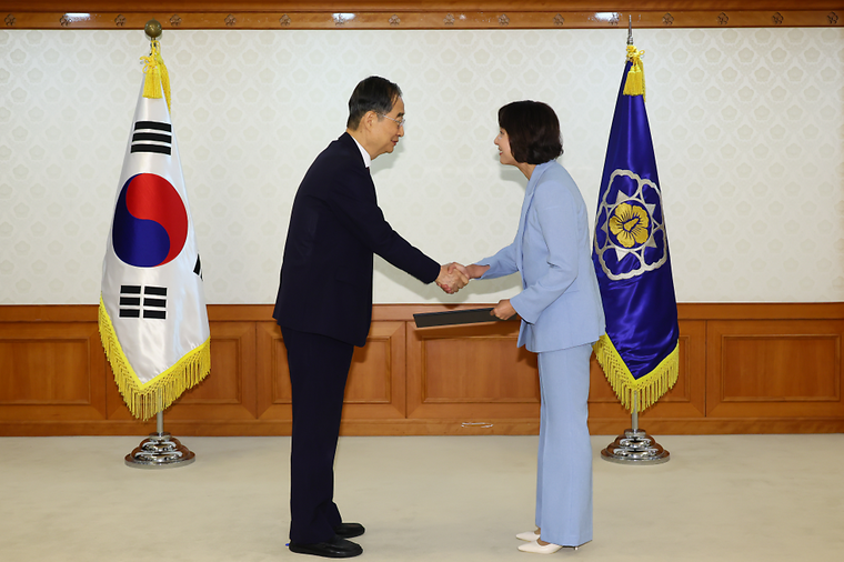 청년정책조정위원회 부위원장 위촉장 수여식