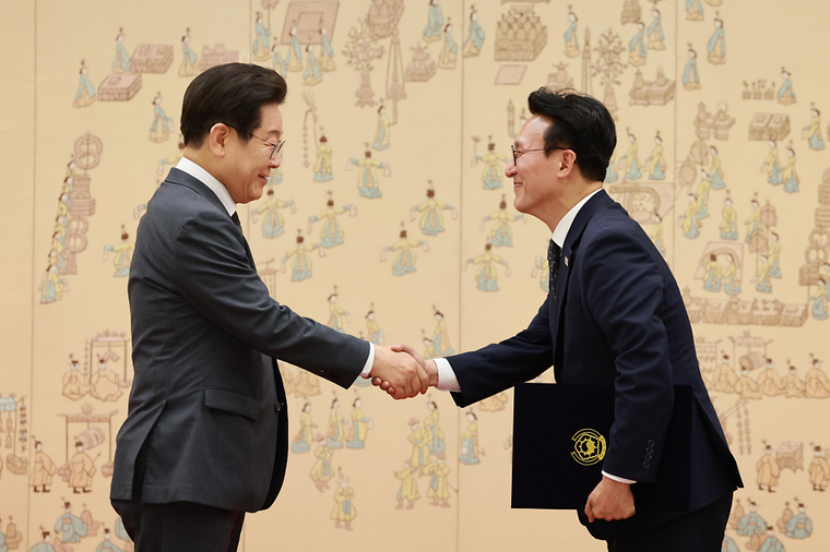 Presentation of Letter of Appointment to the New PM