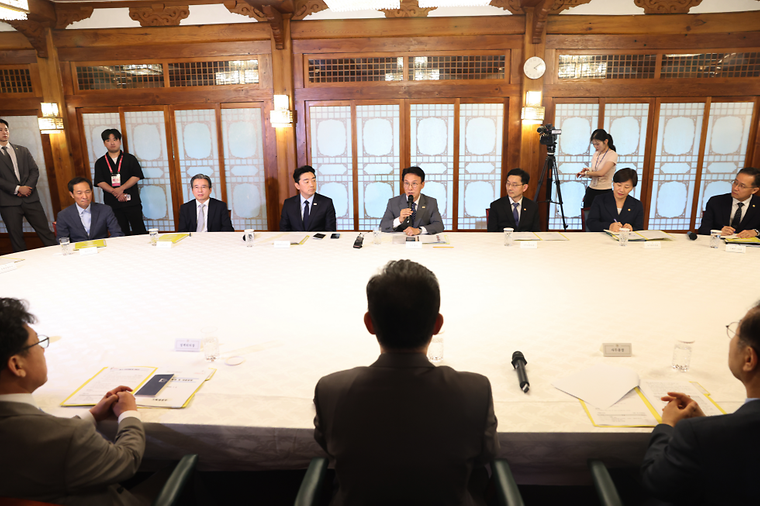 Ruling party-gov't meeting