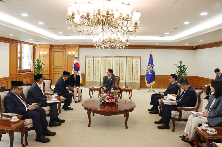 스기오노 인도네시아 외교장관 접견