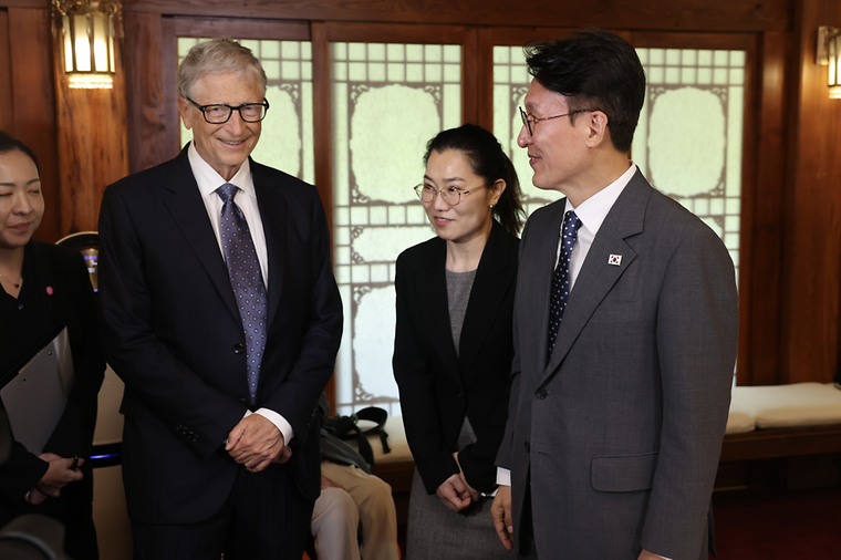 PM meets Bill Gates, Chairman of the Gates Foundation