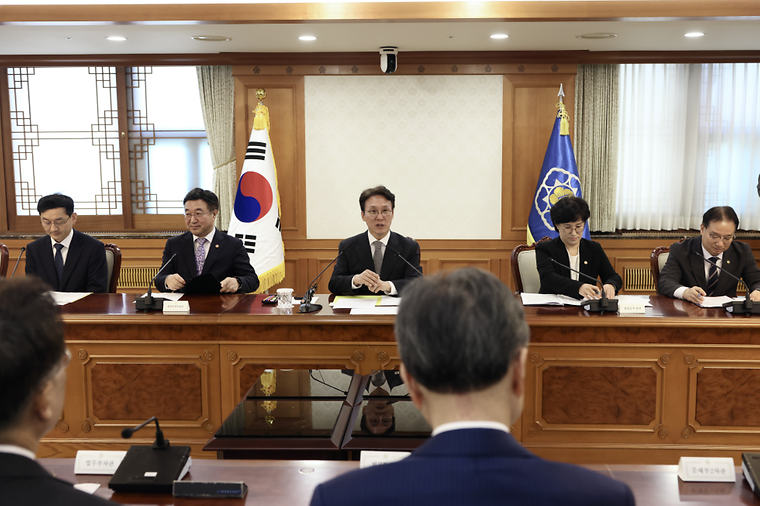 Meeting on maintaining public order and safety