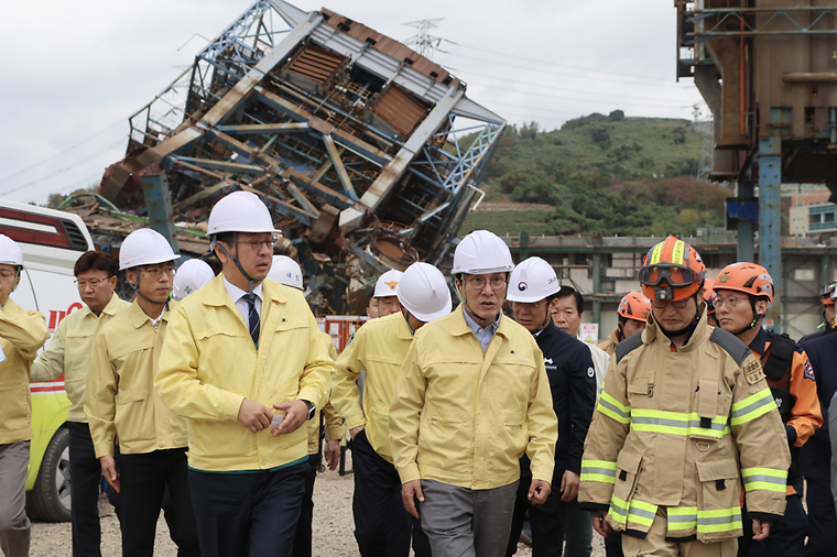 PM visits site of demolished boiler tower in Ulsan
