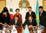 한.카자흐스탄 총리 협정 및 MOU 서명식 임석