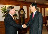 07.10.4(목) 한총리 Terry McGraw Business Roundtable의장 접견
