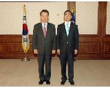 080305_한승수총리_권재술_교원대총장_임명장수여