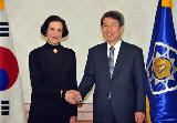 마리 바쉬어 호주 뉴사우스 웨일즈州 총독 졉견