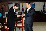 정 총리, 적십자회비 전달