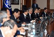 황 총리, 취임 첫 국무회의 주재