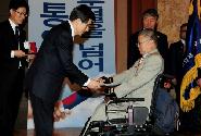 황 총리, 모범국가보훈대상자 정부포상식 참석