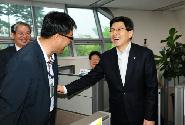 황 총리, 총리실 기자실 방문