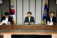 황 총리, 취임 첫  확대간부회의 주재