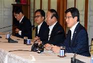 황 총리, 소상공인 대표 오찬 간담회 주재