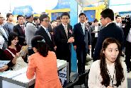 황교안 총리, 리스타트 잡페어 개막식 참석