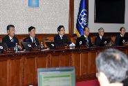 故 김영삼 전 대통령 장례절차 논의 관련 임시국무회의 주재