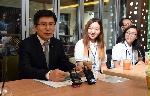 Prime minister meets with youths over history