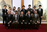 PM meets with Go players