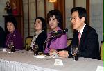 Prime minister meets with businesswomen