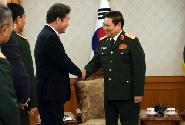 응오 쑤언 릭 베트남 국방장관 접견