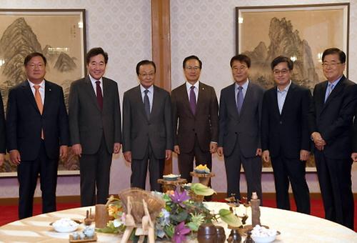 Ruling party-gov't meeting