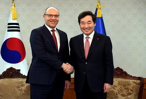  Prime minister meets Ukraine parliamentary leader 