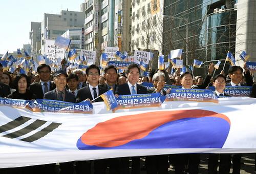PM attends ceremony to mark 1960 pro-democracy movement 2
