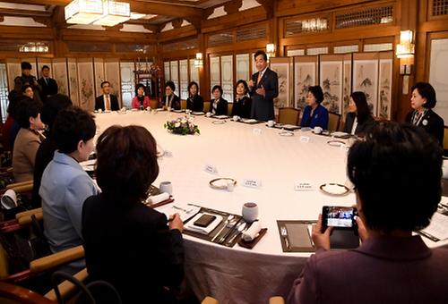 PM meets female entrepreneurs