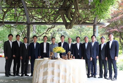 Ruling party-gov't meeting 