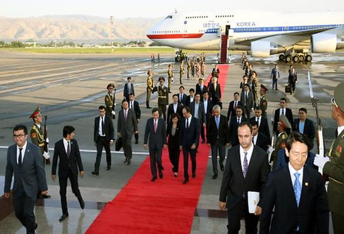 PM visits Tajikistan
