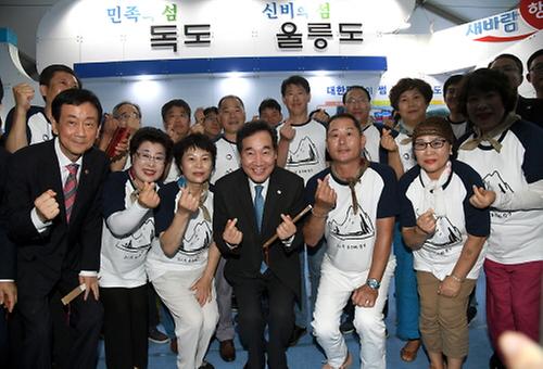 제1회 섬의 날 기념식 전시관 관람
